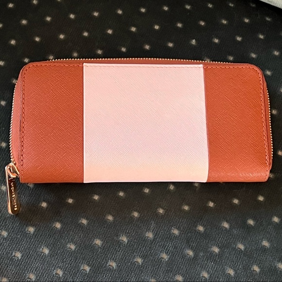 Michael Kors zip-close Wallet - Picture 2 of 6